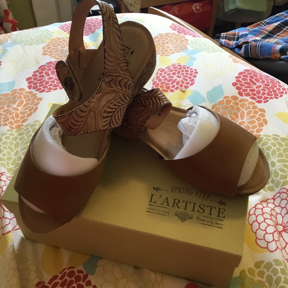 NIB L’Artiste 41 beige Ceylon sandals